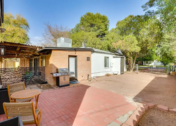 4 Mi To Dtwn Phx: Couples Escape W/ Shared Patio Apartment *