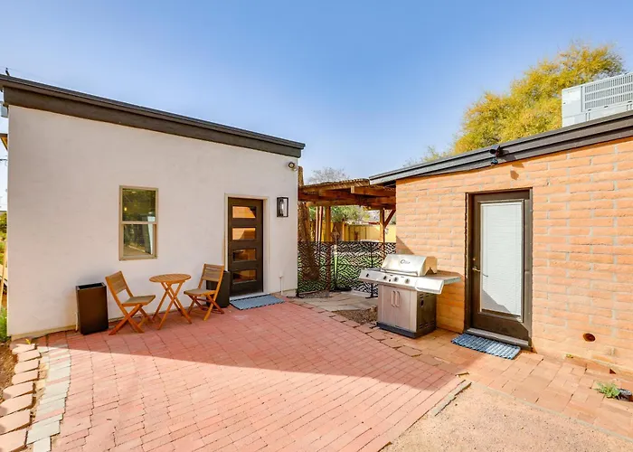 4 Mi To Dtwn Phx: Couples Escape W/ Shared Patio Apartment