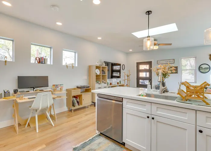 4 Mi To Dtwn Phx: Couples Escape W/ Shared Patio Apartment Phoenix