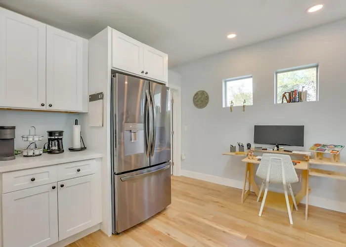 4 Mi To Dtwn Phx: Couples Escape W/ Shared Patio *