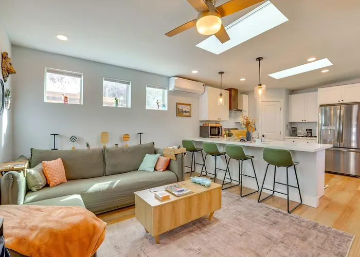 4 Mi To Dtwn Phx: Couples Escape W/ Shared Patio Apartment *